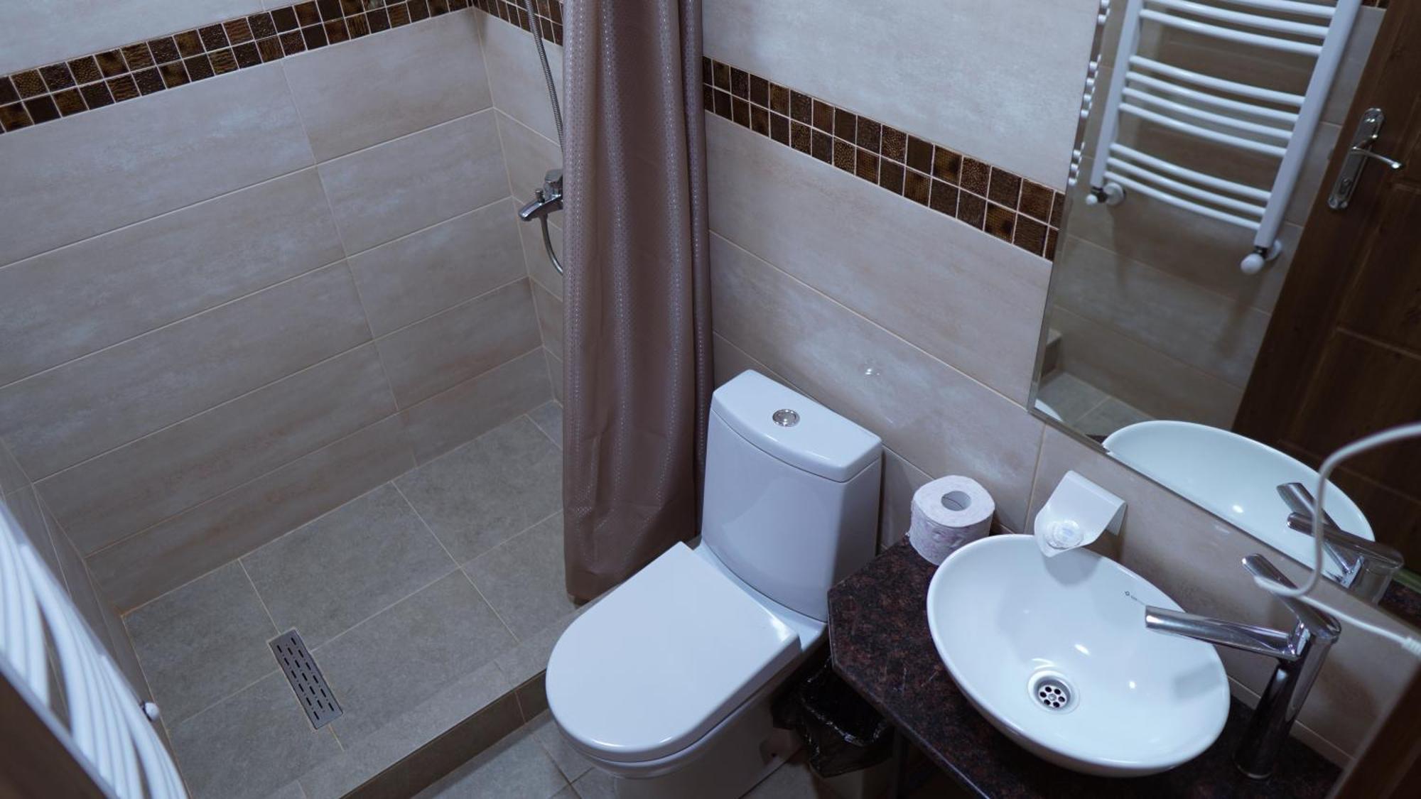 Archil And Nino Gigauri Guest House Kazbegi Bagian luar foto