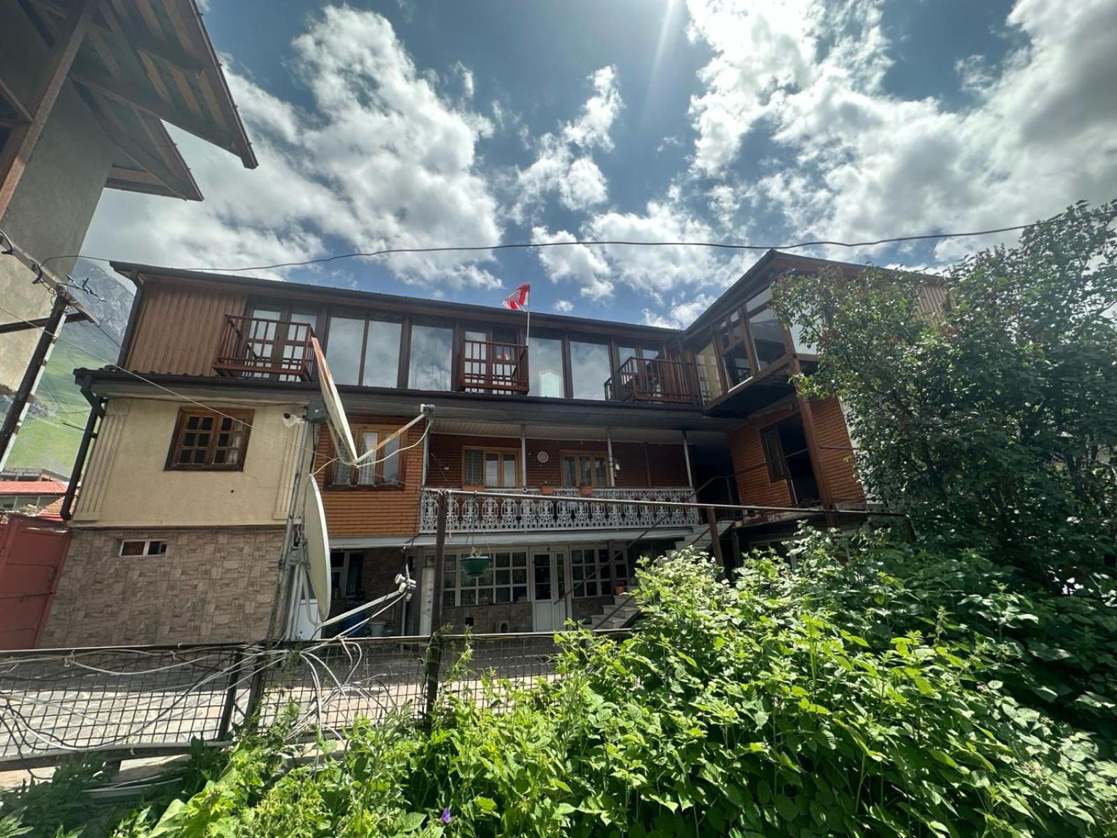 Archil And Nino Gigauri Guest House Kazbegi Bagian luar foto