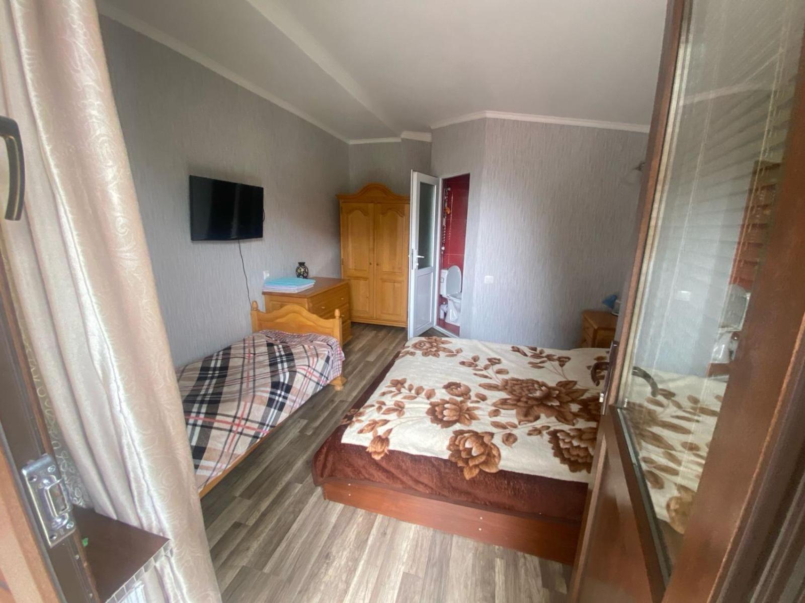 Archil And Nino Gigauri Guest House Kazbegi Bagian luar foto
