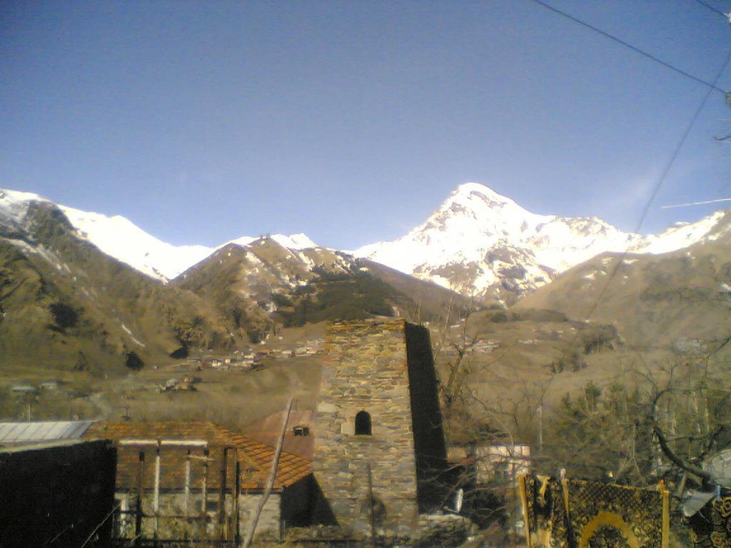 Archil And Nino Gigauri Guest House Kazbegi Bagian luar foto